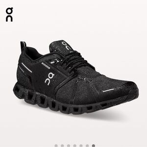 On Running women all black Cloud 5
Waterproof size 5.5 New